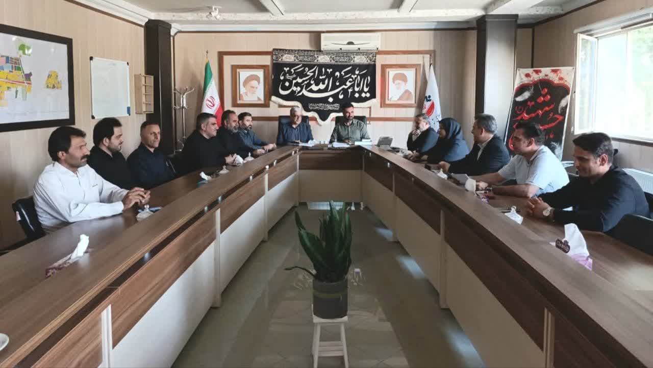 جلسه رسمی رئیس و اعضای شورای شهر هشتگرد با مهندس رئیسی شهردار و چند تن از مدیران شهرداری هشتگرد برگزار شد