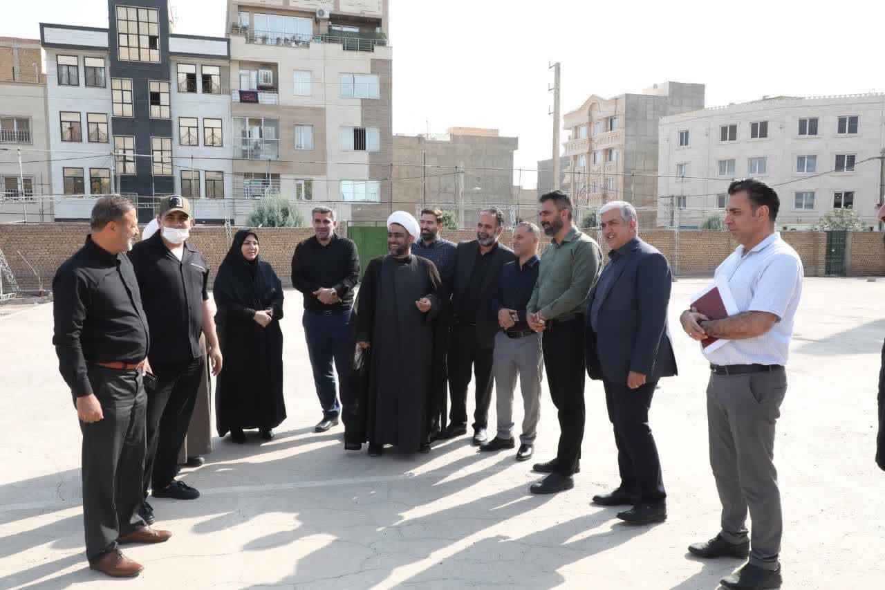 بازدید مدیریت شهری هشتگرد از روند آماده سازی خیمه عزاداری دهه سوم ماه محرم در محوطه حوزه علمیه شهر هشتگرد