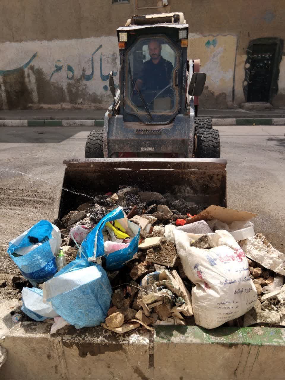 پاکسازی سطح شهر از پسماندهای ساختمانی