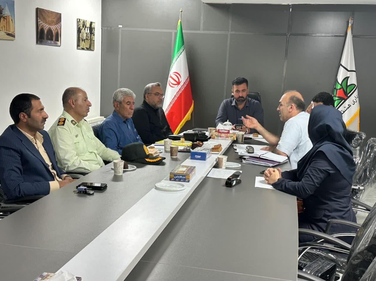 جلسه کارگروه فرهنگی و اجتماعی با هدف تدوین برنامه های چند ساله شهرداری هشتگرد در معاونت فرهنگی اجتماعی و ورزشی شهرداری برگزار شد