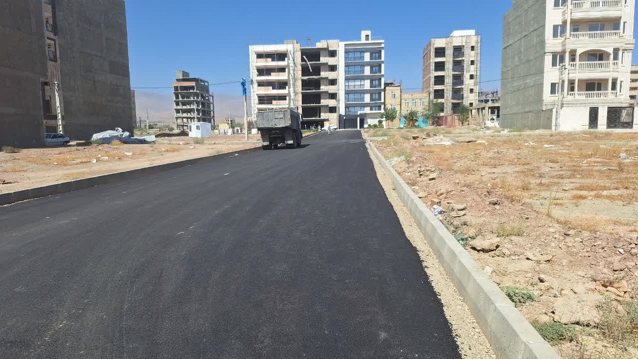 🔺خرید ، حمل و پخش آسفالت خیابان مهرگان ۱۲ در شهرک کوثر توسط حوزه عمرانی شهرداری هشتگرد