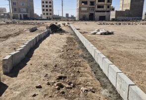 آماده سازی بستر و جدول گذاری پارک جدید الحداث در شهرک کوثر توسط حوزه عمرانی شهرداری هشتگرد