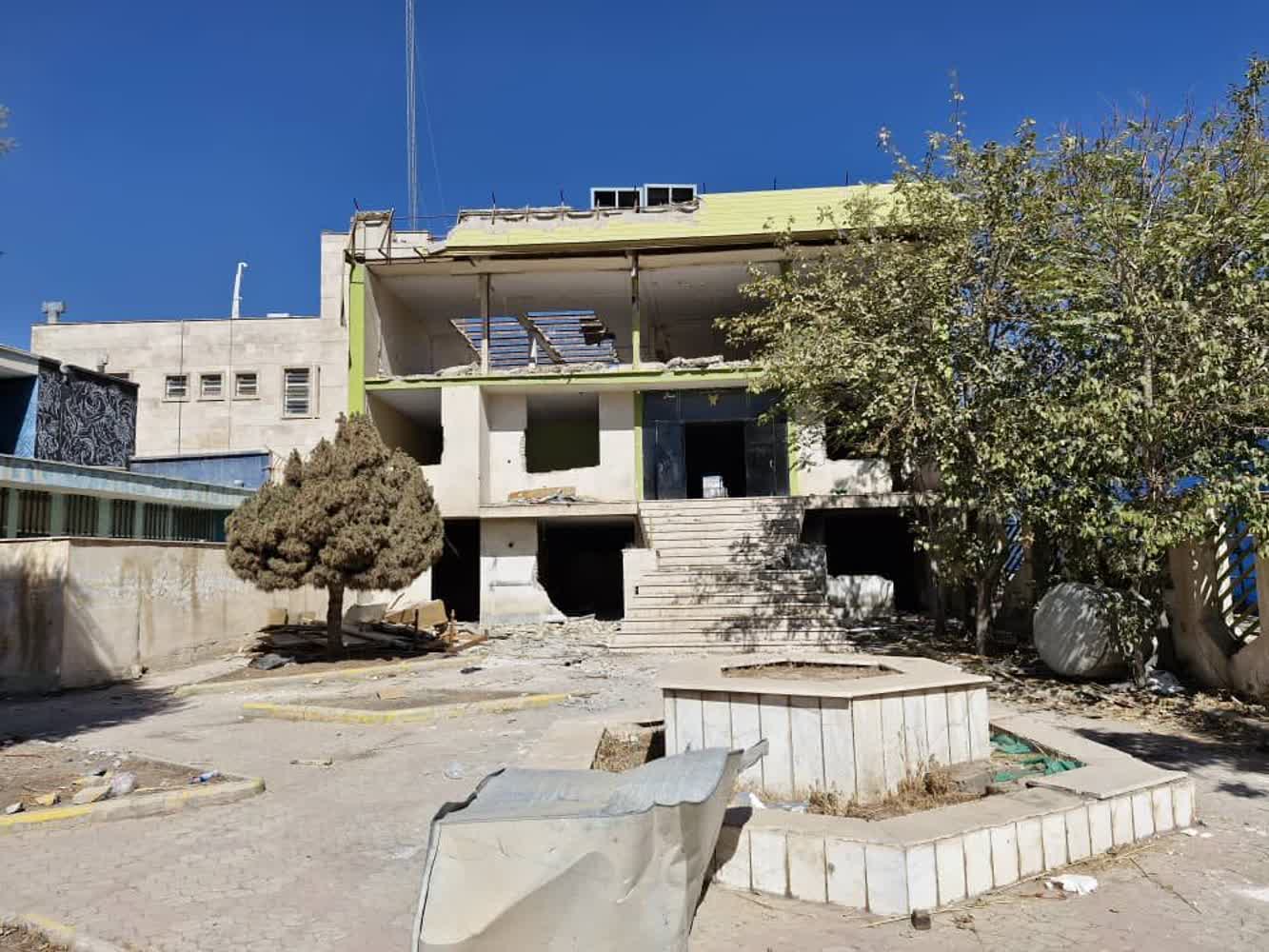 تخریب ساختمان قدیم شهرداری هشتگرد