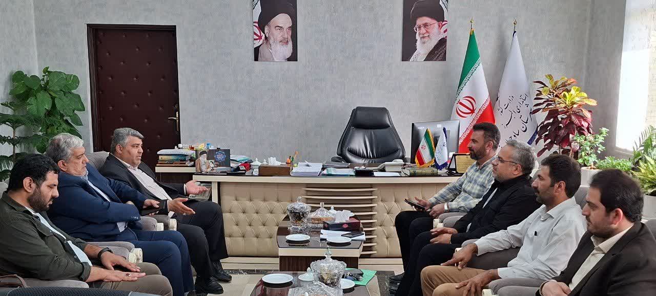 نشست فرماندار شهرستان ساوجبلاغ با شهردار و دستاندرکاران برگزاری دومین جشنواره ملی فرهنگی هنری چشمه