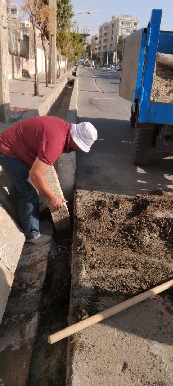 ترمیم به موقع جدولهای تخریب شده در هشتگرد توسط خدمات شهری