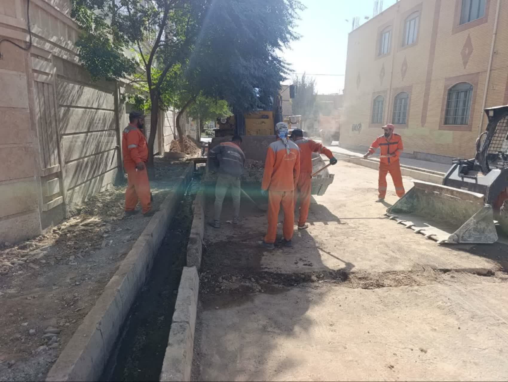 پاکسازی و بهسازی معابر هشتگرد با همت عوامل خدمات شهری