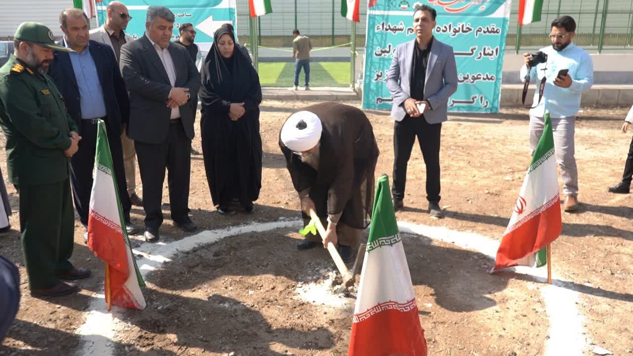 🔰کلنگ احداث بوستان شهیده صالحی در شهرک وحدت بر زمین زده شد.