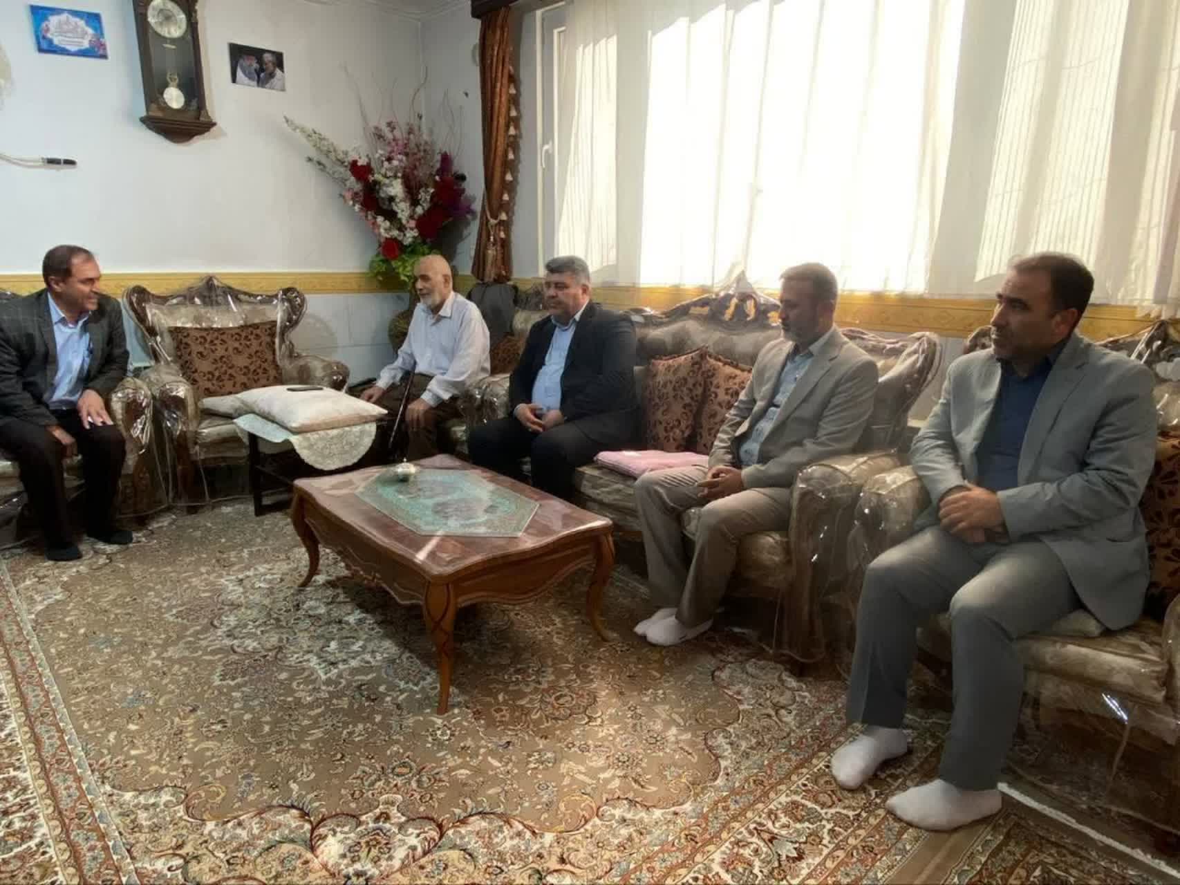 دیدار با خانواده جانباز گرانقدر دفاع مقدس بمناسبت میلاد حضرت زینب کبری(س) و روزپرستار