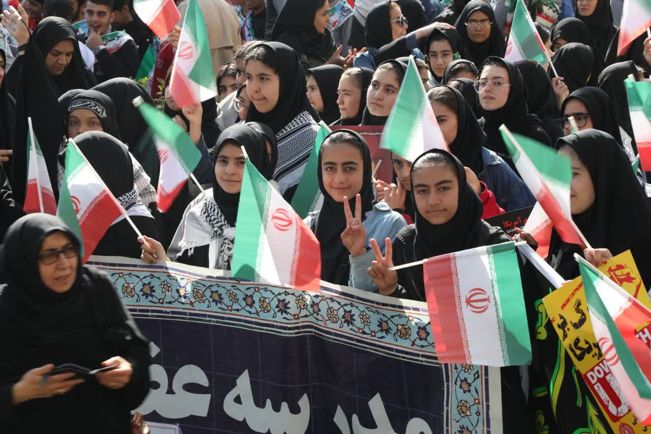 راهپیمایی امت حزب الله شهرستان ساوجبلاغ در گرامیداشت روز ۱۳ آبان