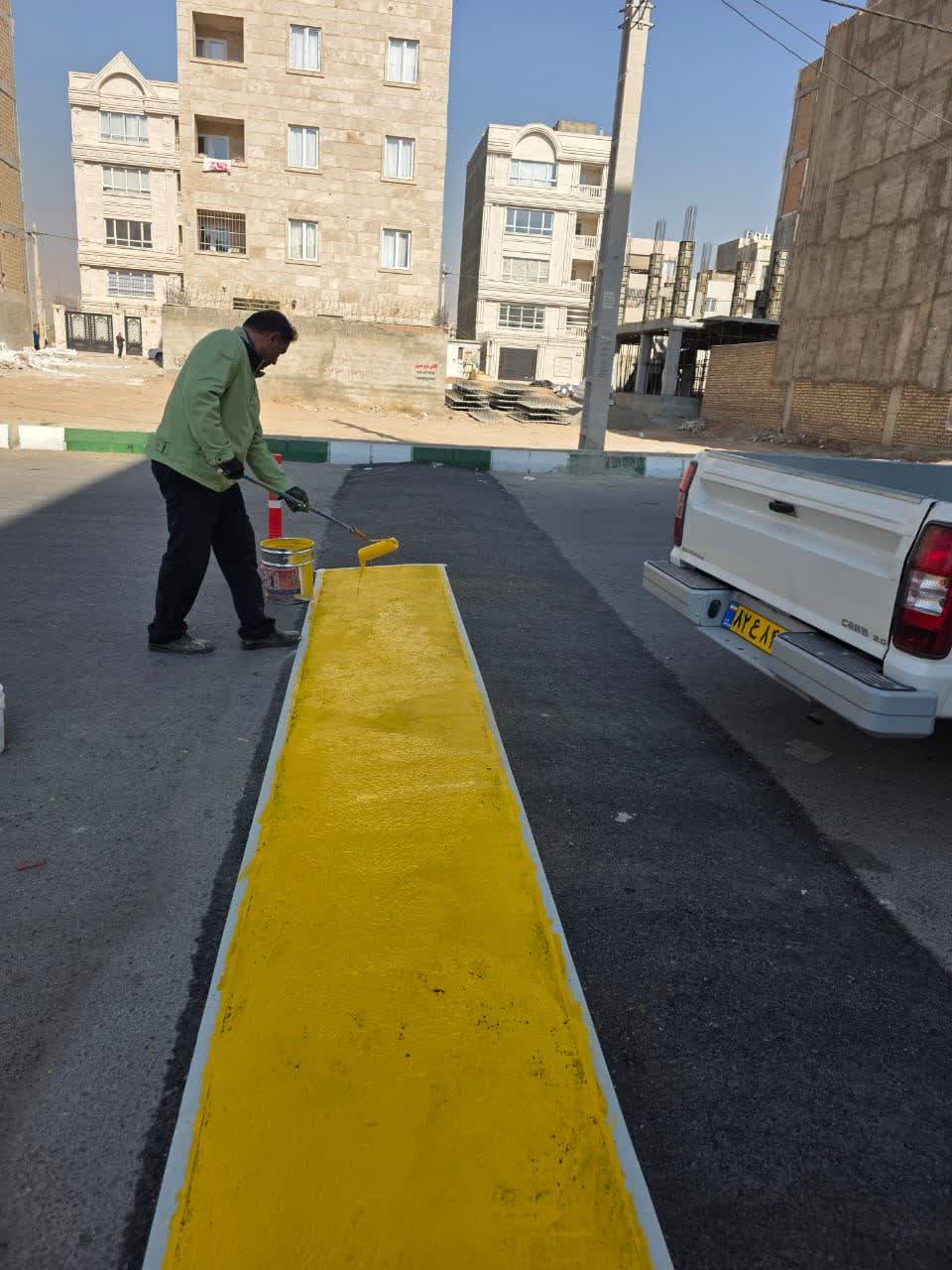 رنگ آمیزی سرعتگیرهای سطح شهر به صورت دو جزئی