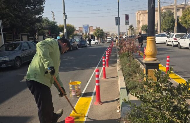 نصب استوانه پلاستیکی در خیابان شهید صدوقی