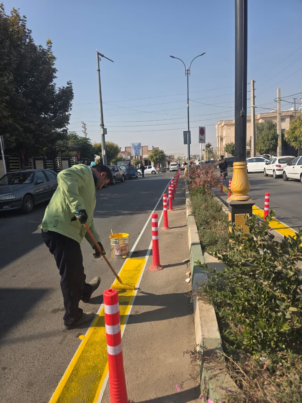 نصب استوانه پلاستیکی در خیابان شهید صدوقی