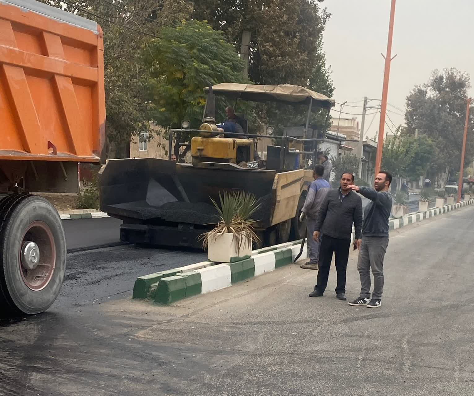 عملیات روکش آسفالت خیابان طالقانی شهرک ینگی امام انجام شد