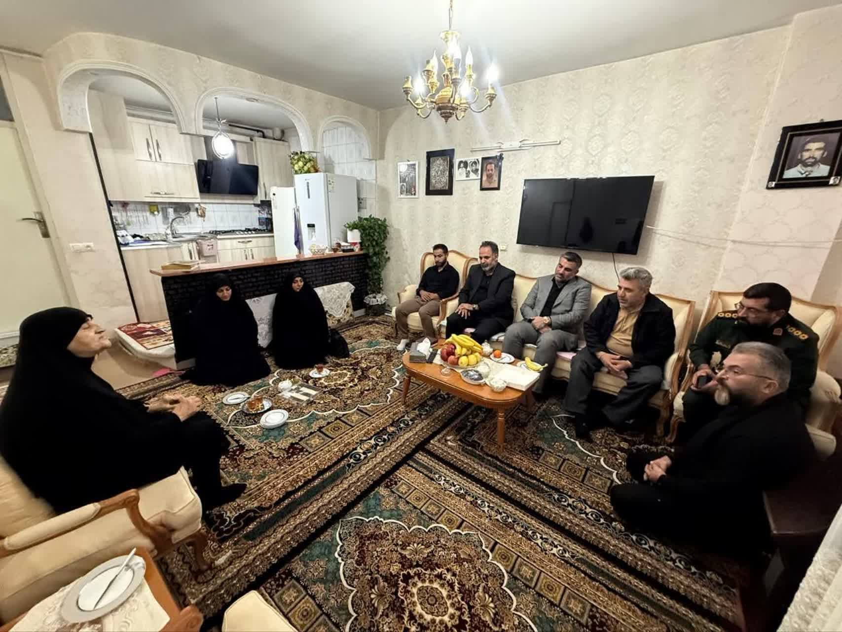 دیدار با مادرشهید علی اصغر نجاتی مهر (از شهدای جنگ 12روزه ) به مناسبت هفته بسیج دیدار با مادرشهید علی اصغر نجاتی مهر (از شهدای جنگ ۱۲روزه ) به مناسبت هفته بسیج